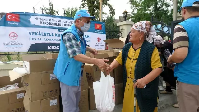 Diyanet Vakfı Kırgızistan'da 6 bin aileye kurban eti dağıttı