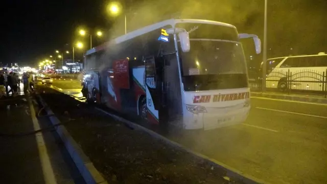 Diyarbakır'da faciadan dönüldü: Yolcu otobüsü seyir halindeyken cayır cayır yandı