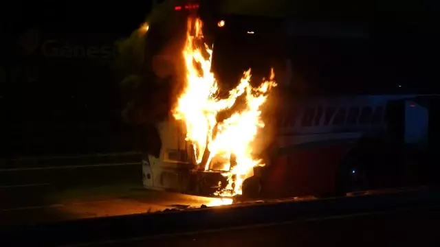 Diyarbakır'da faciadan dönüldü: Yolcu otobüsü seyir halindeyken cayır cayır yandı
