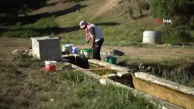 Doğa dostu emekli astsubay kendini eskimiş köy çeşmelerine adadı Doğa dostu emekli astsubay kendini eskimiş köy çeşmelerine adadı