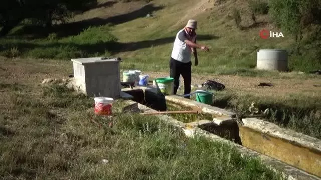 Doğa dostu emekli astsubay kendini eskimiş köy çeşmelerine adadı