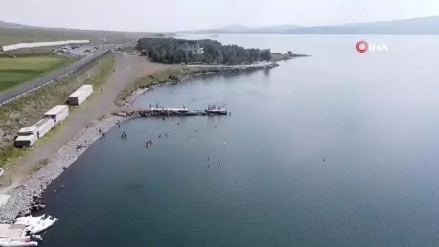 Doğu Ekspresi ile geldiler, buz gibi gölde serinlediler