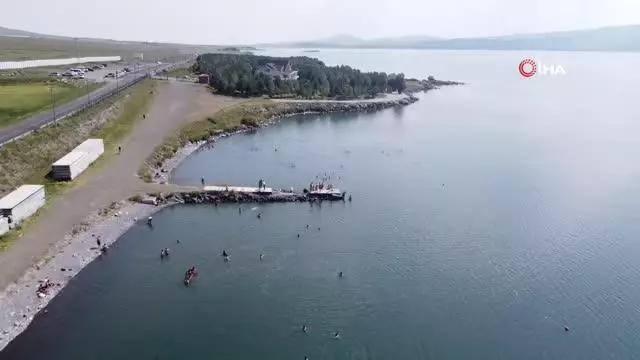 Doğu Ekspresi ile geldiler, buz gibi gölde serinlediler