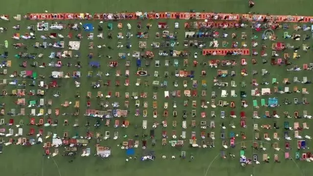 (DRONE) ABD'de yaşayan Müslümanlar Kurban Bayramı namazı için camilere akın etti