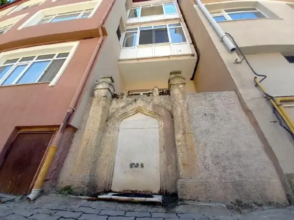 EDİRNE'DE 112 YILIK ÇEŞME APARTMANLARIN ARASINDA KALDI