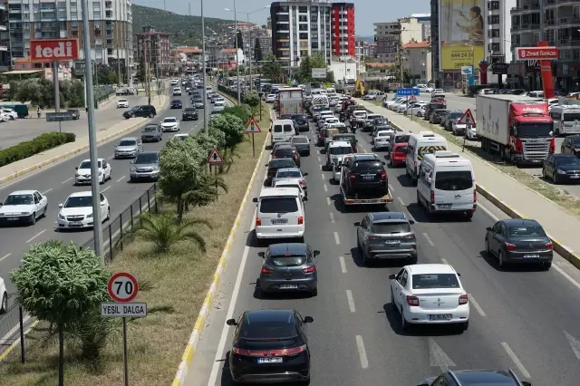 BALIKESİR - Edremit Körfezi bayramda doldu taştı BALIKESİR - Edremit Körfezi bayramda doldu taştı