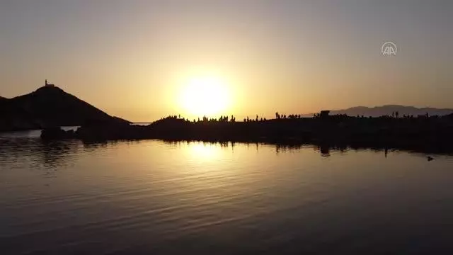 Ege ile Akdeniz'in buluştuğu Datça, bayramda nüfusunun dört katı turist ağırlıyor