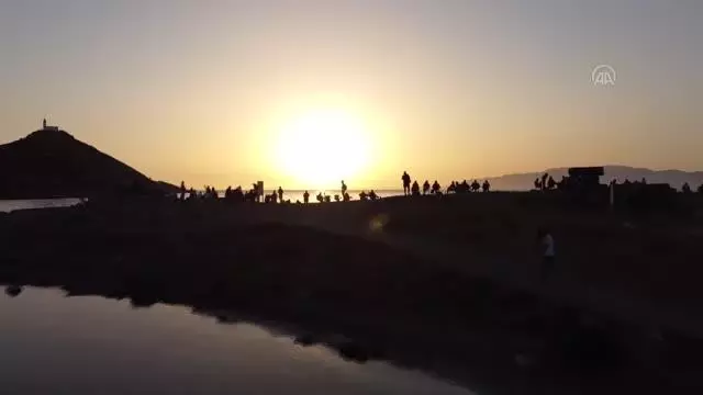 Ege ile Akdeniz'in buluştuğu Datça, bayramda nüfusunun dört katı turist ağırlıyor