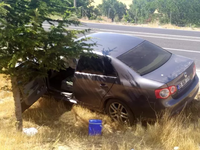 Elazığ'da iki otomobil çarpıştı: 6 yaralı Elazığ'da iki otomobil çarpıştı: 6 yaralı