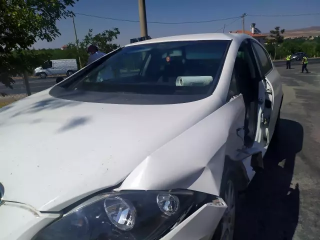 Elazığ'da iki otomobil çarpıştı: 6 yaralı
