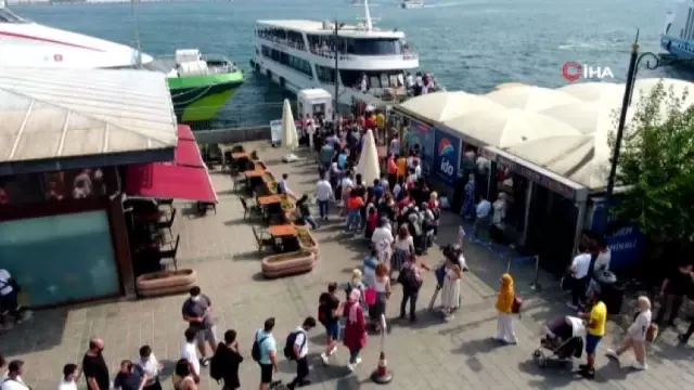 Eminönü'nde Adalar seferlerinde yoğunluk Eminönü'nde Adalar seferlerinde yoğunluk