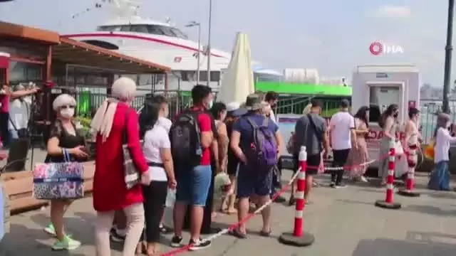 Eminönü'nde Adalar seferlerinde yoğunluk