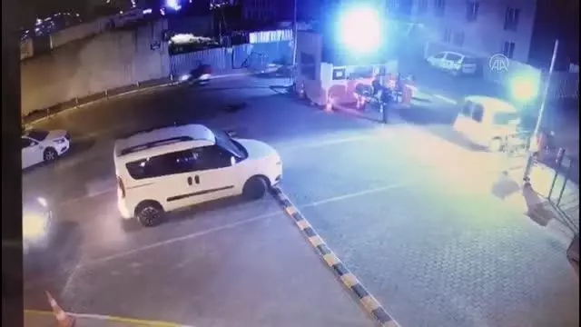 Son dakika haber | Esenyurt'ta aracın altında kalarak telef olan köpeğin ezilme anı güvenlik kamerasına yansıdı
