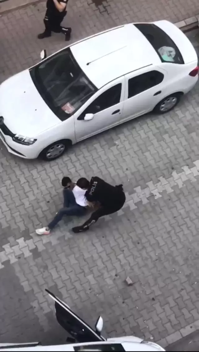 Son dakika haber | Esenyurt'ta zehir tacirleri nefes kesen operasyonla yakalandı Son dakika haber | Esenyurt'ta zehir tacirleri nefes kesen operasyonla yakalandı