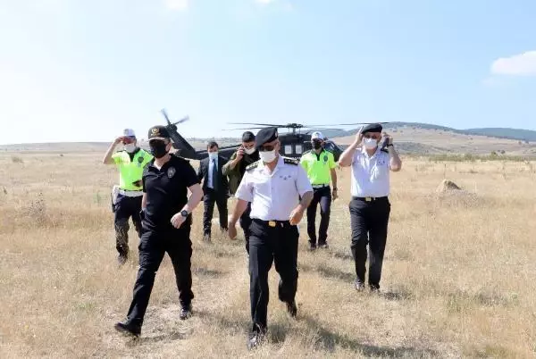 Son dakika haberleri... ESKİŞEHİR - Jandarma ekipleri helikopter destekli trafik denetimi gerçekleştirdi