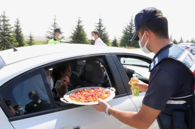 Son dakika haberleri... ESKİŞEHİR - Jandarma ekipleri helikopter destekli trafik denetimi gerçekleştirdi