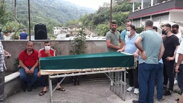 Son dakika haber! Evinde ölü bulunan Avrupa şampiyonu eski milli boksör son yolculuğuna uğurlandı Son dakika haber! Evinde ölü bulunan Avrupa şampiyonu eski milli boksör son yolculuğuna uğurlandı