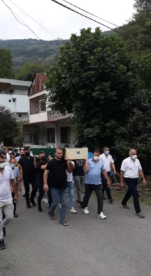 Son dakika haber! Evinde ölü bulunan Avrupa şampiyonu eski milli boksör son yolculuğuna uğurlandı