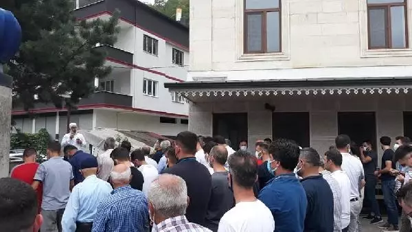 Son dakika haber! Evinde ölü bulunan Avrupa şampiyonu eski milli boksör son yolculuğuna uğurlandı