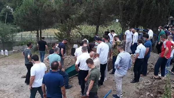 Son dakika haber! Evinde ölü bulunan Avrupa şampiyonu eski milli boksör son yolculuğuna uğurlandı