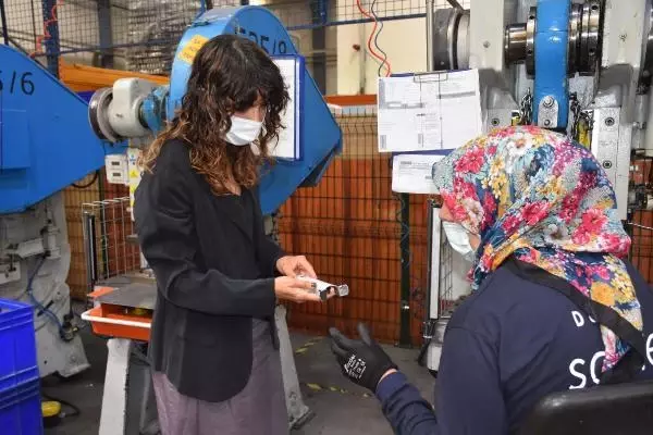 FABRİKANIN KAYNAK TEZGAHI KADINLARA EMANET