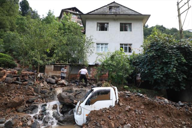 Geçen hafta sel felaketinin yaşandığı Rize'ye Meteoroloji'den heyelan uyarısı