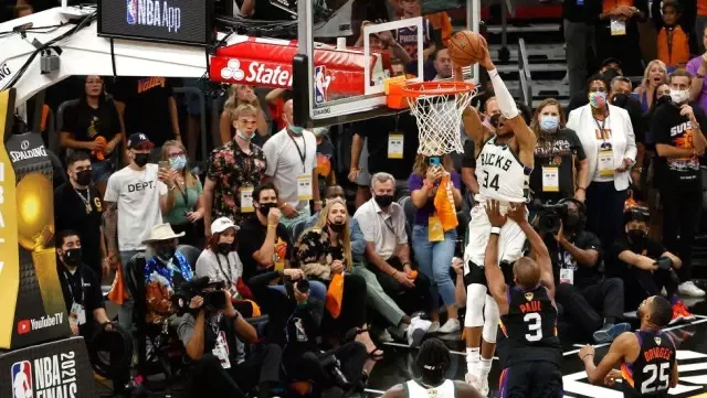 Giannis Antetokounmpo: Atina'nın sokaklarında saat satmaktan NBA'in zirvesine bir göçmen çocuğunun bitmeyen rüyası