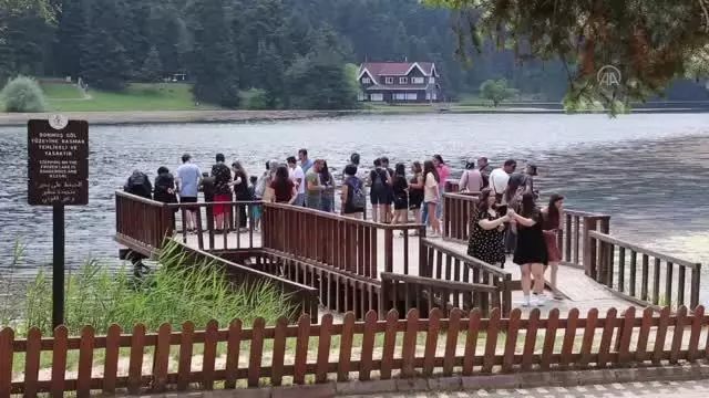 Gölcük Tabiat Parkı bayramda tatilci yoğunluğu