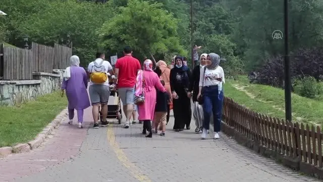 Gölcük Tabiat Parkı bayramda tatilci yoğunluğu