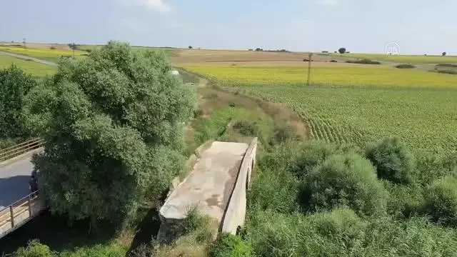 Günümüze 3 kemeri ulaşan tarihi Karapürçek Köprüsü ilgi görüyor