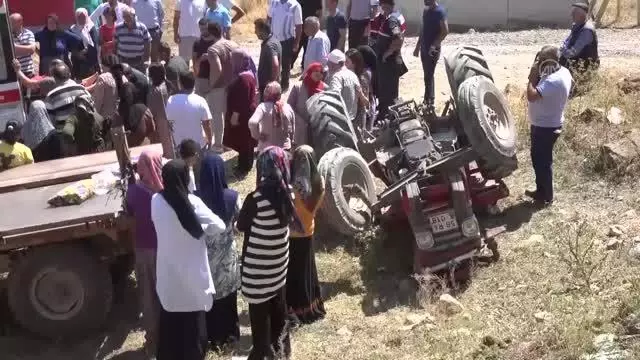 Gurbetçinin kullandığı traktör devrildi: 2 yaralı