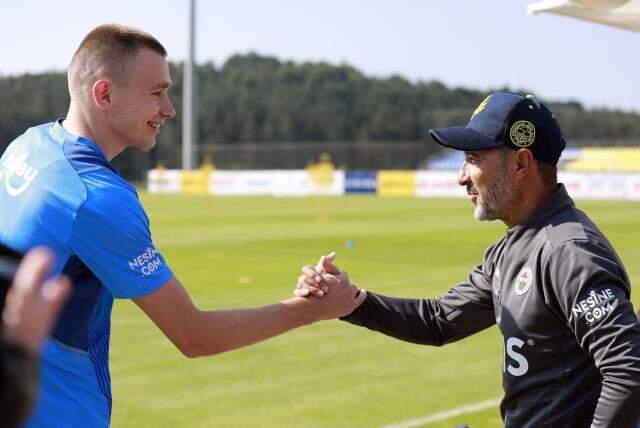 Gustavo'yu sevmediği bölge olan stoperde oynatan Vitor Pereira'nın amacı ortaya çıktı Gustavo'yu sevmediği bölge olan stoperde oynatan Vitor Pereira'nın amacı ortaya çıktı