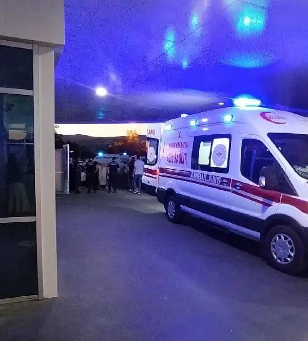 Son dakika haber: Hafif ticari araç şarampole devrildi: 2 ölü, 2 yaralı