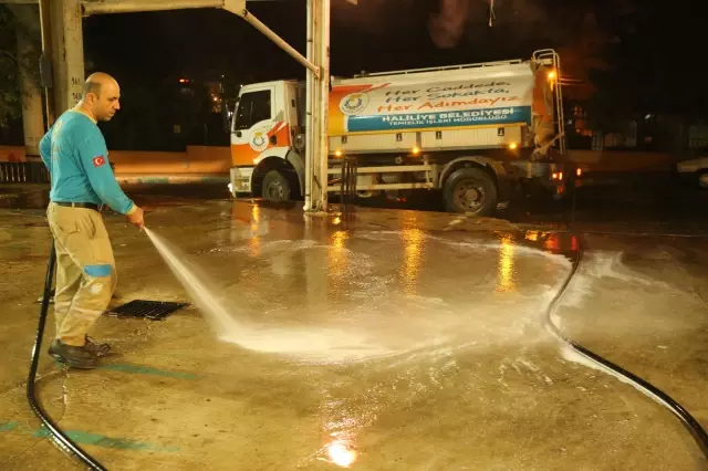 Haliliye Belediyesi'nin kurban kesim alanlarında dezenfekte çalışmaları Haliliye Belediyesi'nin kurban kesim alanlarında dezenfekte çalışmaları