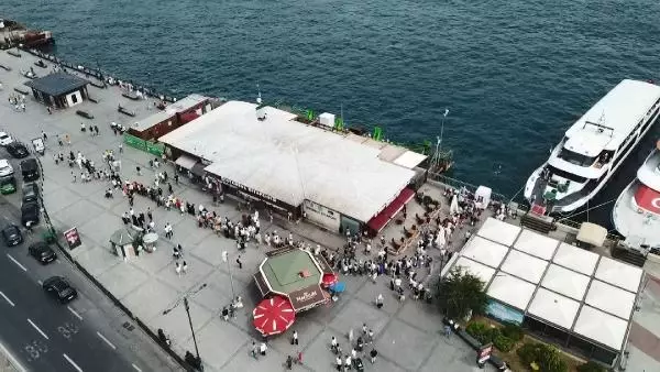 (Havadan fotoğraflarla) Adalar'a sefer düzenleyen vapur iskeleleri doldu taştı (Havadan fotoğraflarla) Adalar'a sefer düzenleyen vapur iskeleleri doldu taştı