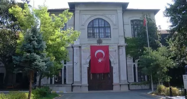 TARİHİ HAYDARPAŞA NUMUNE HASTANESİ'NİN DAHİLİYE BİNASININ YIKIMINA BAŞLANDI