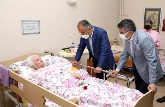 Başkan Yılmaz'dan hastane ve huzurevi bayram ziyareti
