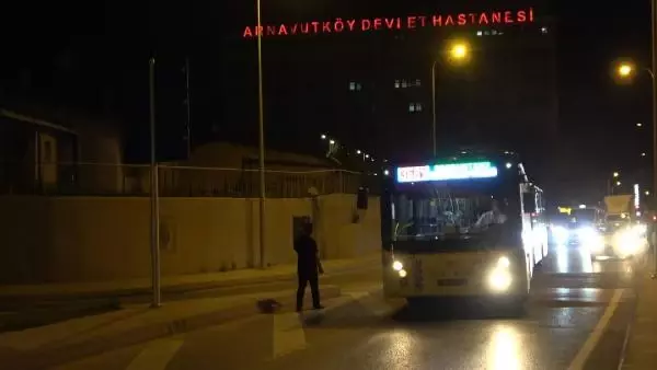 İSTANBUL-İETT OTOBÜSÜNÜN YAKITI BİTİNCE TRAFİK DURMA NOKTASINA GELDİ