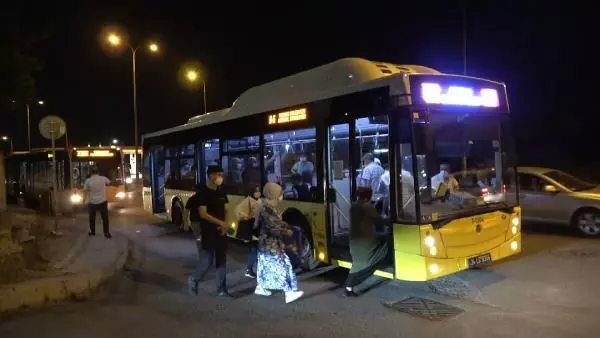 İSTANBUL-İETT OTOBÜSÜNÜN YAKITI BİTİNCE TRAFİK DURMA NOKTASINA GELDİ