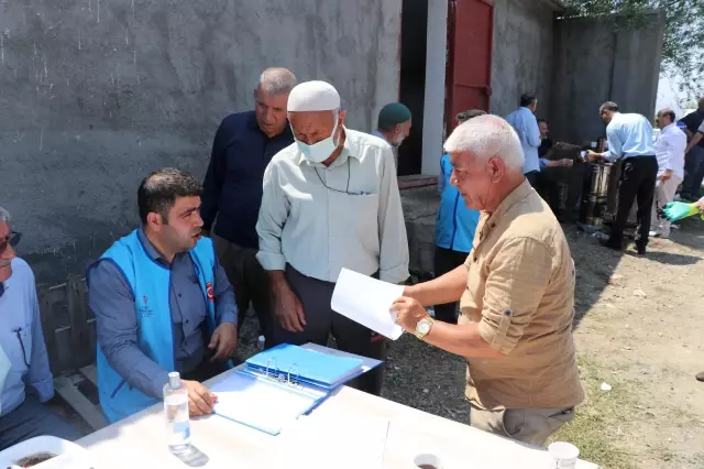 Görevli imamlar 1200 dar gelirli aileye kurban eti ulaştırıyor