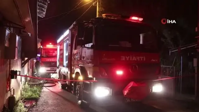 Bayram günü korkutan yangın: Ahşap ev alevlere teslim oldu