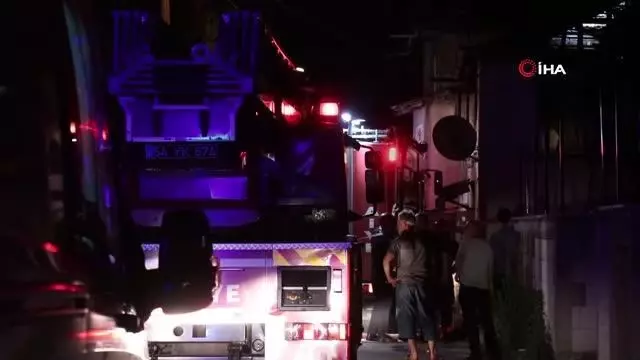 Bayram günü korkutan yangın: Ahşap ev alevlere teslim oldu