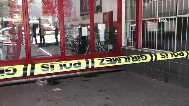 İş yerine gelen esnaf, dükkanını kurşunlanmış halde buldu