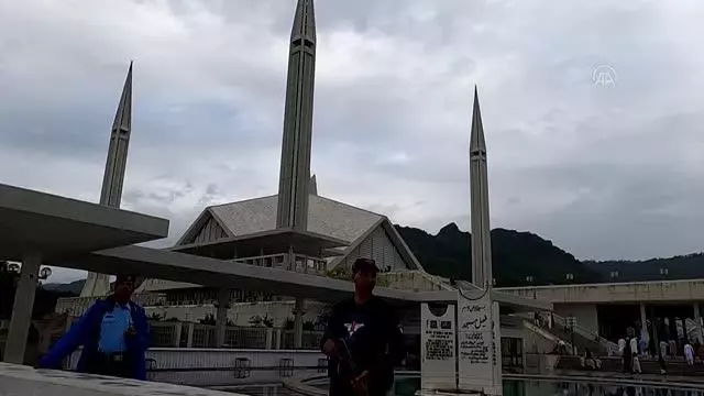 İSLAMABAD - Pakistan'da bayram namazı eda edildi