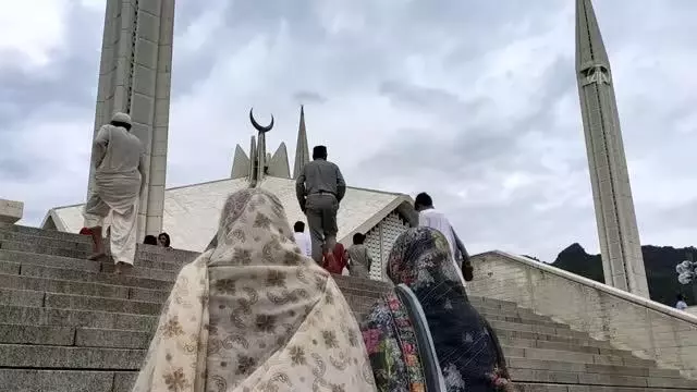 İSLAMABAD - Pakistan'da bayram namazı eda edildi
