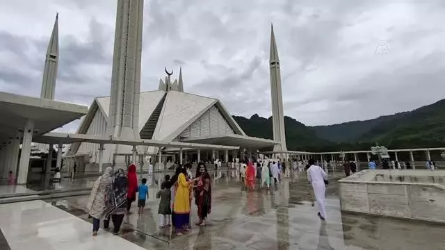 İSLAMABAD - Pakistan'da bayram namazı eda edildi