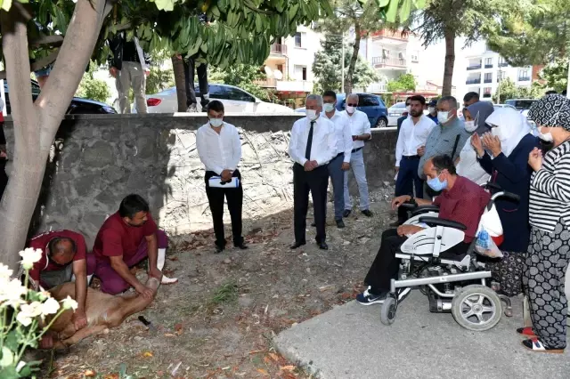 Isparta Belediyesi 200 engelli ve yaşlı vatandaşın kurbanını kesti Isparta Belediyesi 200 engelli ve yaşlı vatandaşın kurbanını kesti