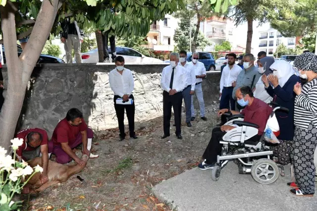 Isparta Belediyesi 200 engelli, yaşlı ve yalnız yaşayan vatandaşın kurbanını kesti Isparta Belediyesi 200 engelli, yaşlı ve yalnız yaşayan vatandaşın kurbanını kesti