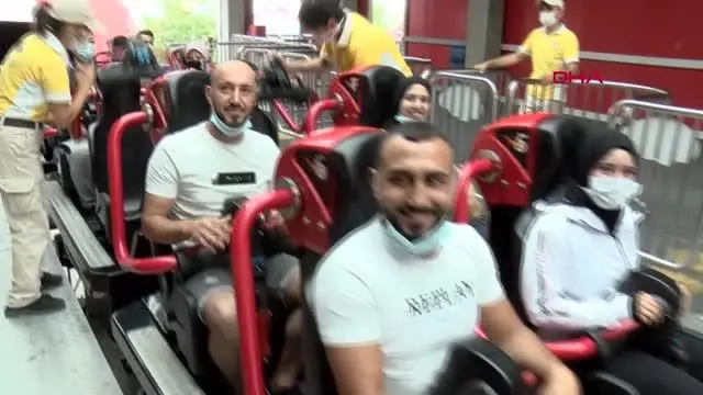 İSTANBUL, AİLELER VE GENÇLER BAYRAM TATİLİNİ EĞLENCE MERKEZİNDE GEÇİRİYOR