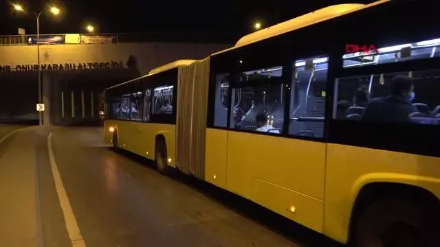 İSTANBUL-İETT OTOBÜSÜNÜN YAKITI BİTİNCE TRAFİK DURMA NOKTASINA GELDİ İSTANBUL-İETT OTOBÜSÜNÜN YAKITI BİTİNCE TRAFİK DURMA NOKTASINA GELDİ